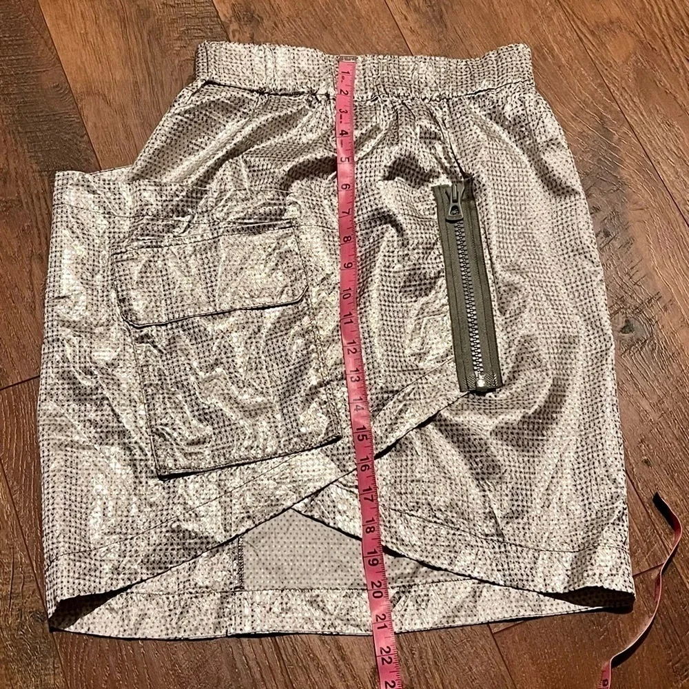 BOSS Hugo Boss metallic asymmetrical skirt. Size 6. Made in Portugal. - Picture 6 of 10
